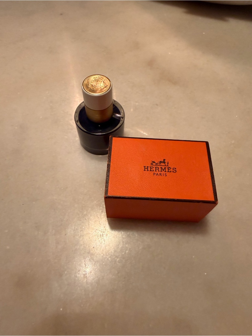 Hermès 96 Bleu Encre Les Mains Hermès Nail Polish 15ml - Picture 2 of 6